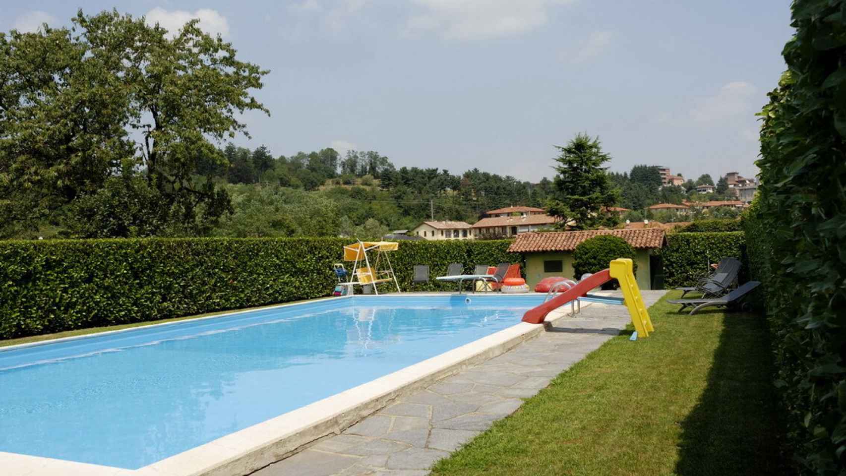La Villa Mapelli Mozzi también cuenta con piscina.