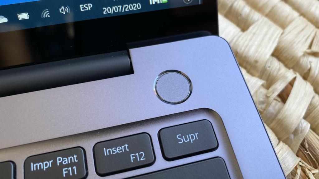 El botón de encendio del Huawei MateBook 14 incluye un lector de huellas dactilares