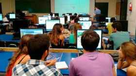 Un grupo de estudiantes de Formación Profesional, en un aula de informática.