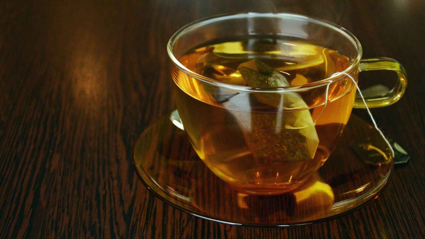 Una taza de té lista para ser bebida.
