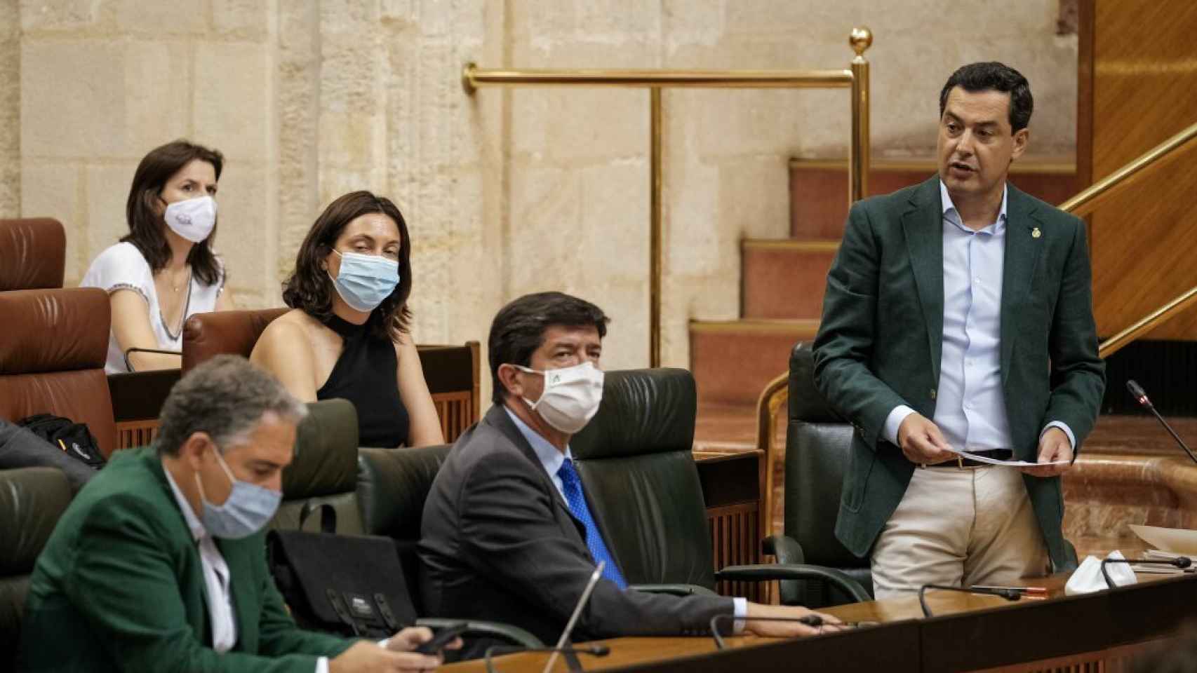 El presidente de la Junta, Juanma Moreno, en el Parlamento andaluz.