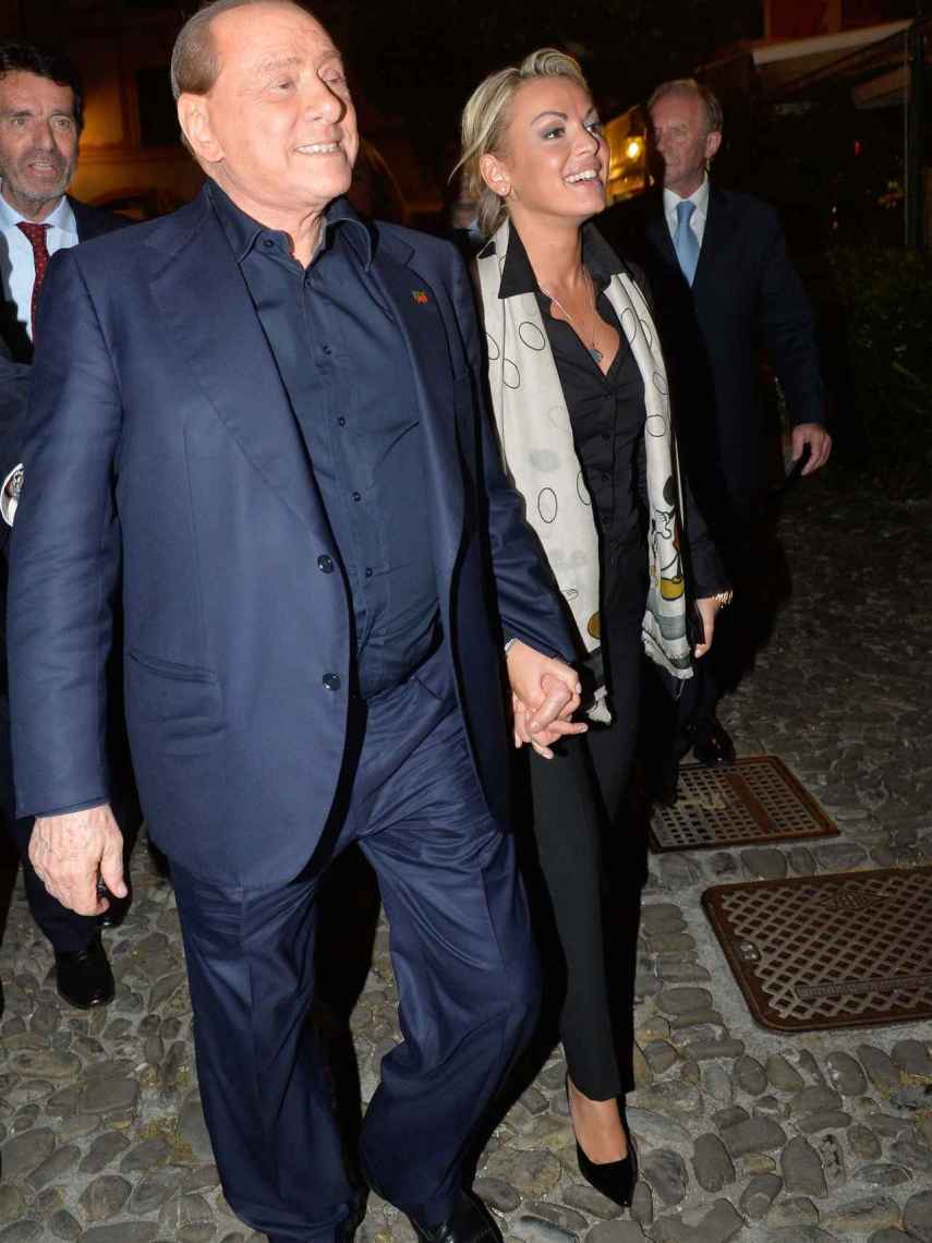 Berlusconi y Francesca, cuando aún eran pareja en 2015.