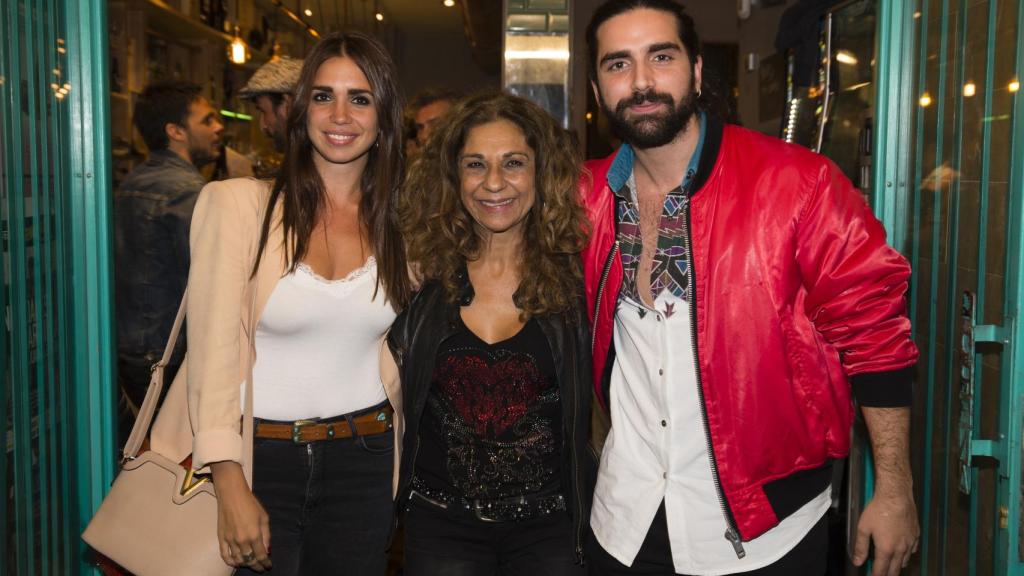 Lolita Flores junto a su hijos, Elena Furiase y Guillermo, en montaje de JALEOS.