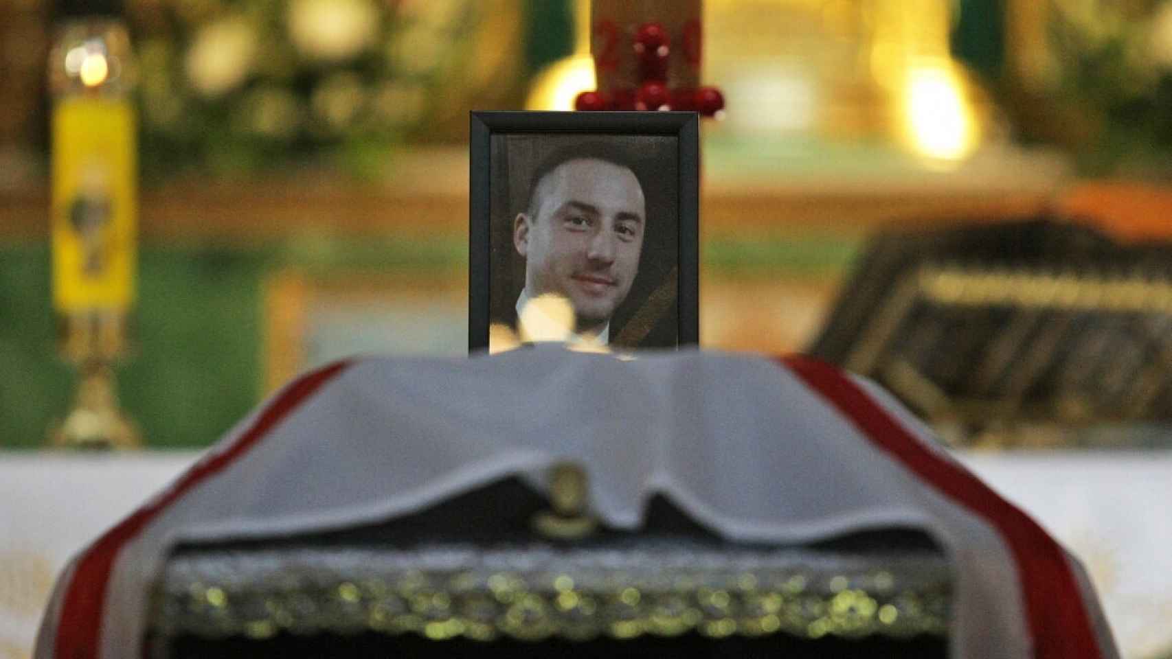 Retrato de Nikolay Ilin, el médico asesinado por los prorrusos. Imagen tomada durante el funeral, celebrado en la Concatedral de San Alejandro de Kiev.