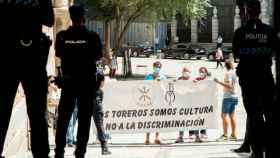 Trabajadores del mundo taurino protestan ante la ministra Yolanda Díaz en Toledo.