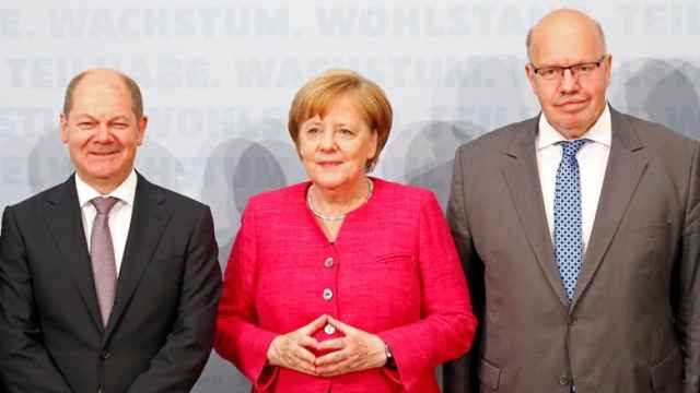 El ministro de Finanzas alemán, Olaf Scholz, la canciller Angela Merkel, y el ministro de Economía Peter Altmaier.
