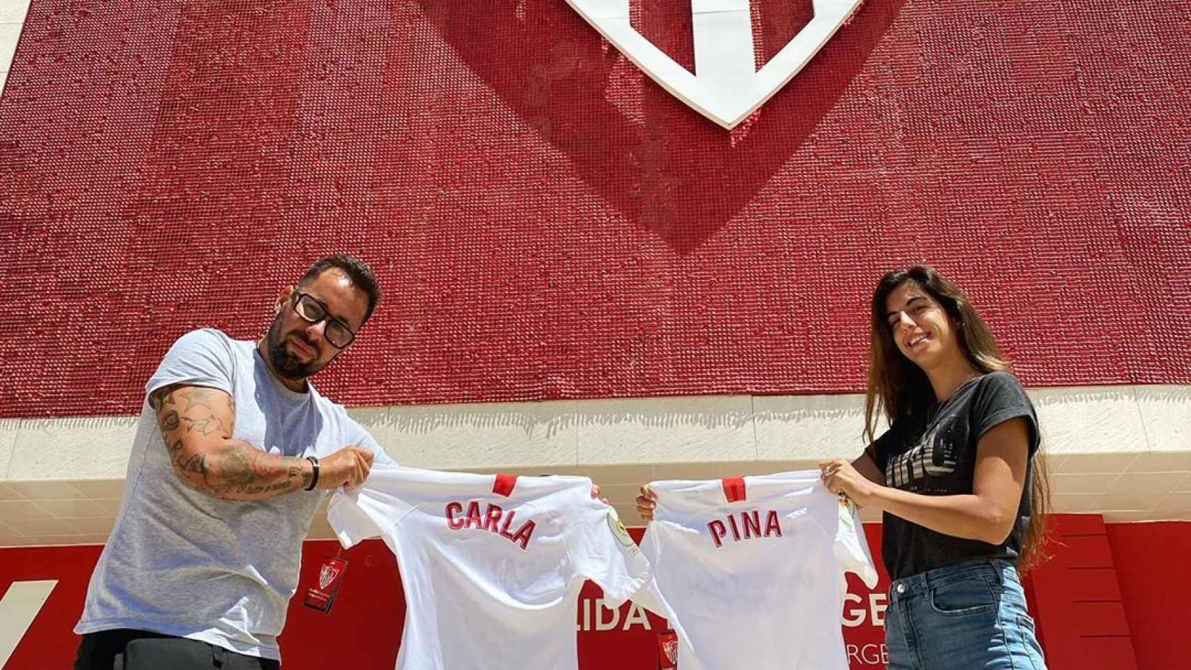 Arkaitz Coca y Carlota Planas, en el Ramón Sánchez Pizjuán