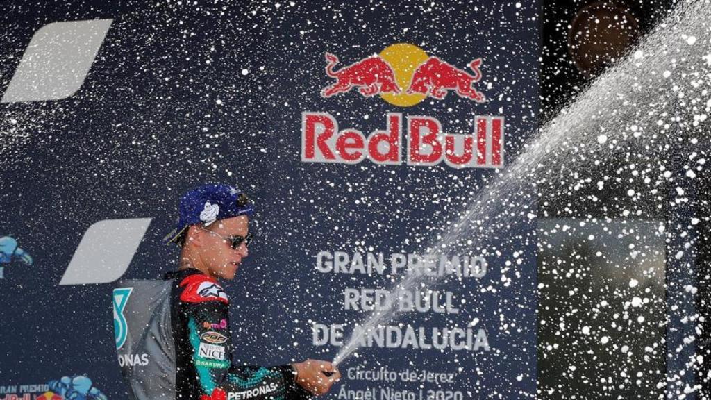 Fabio Quartararo celebra su victoria en lo más alto del podio de Jerez, en el GP de Andalucía.