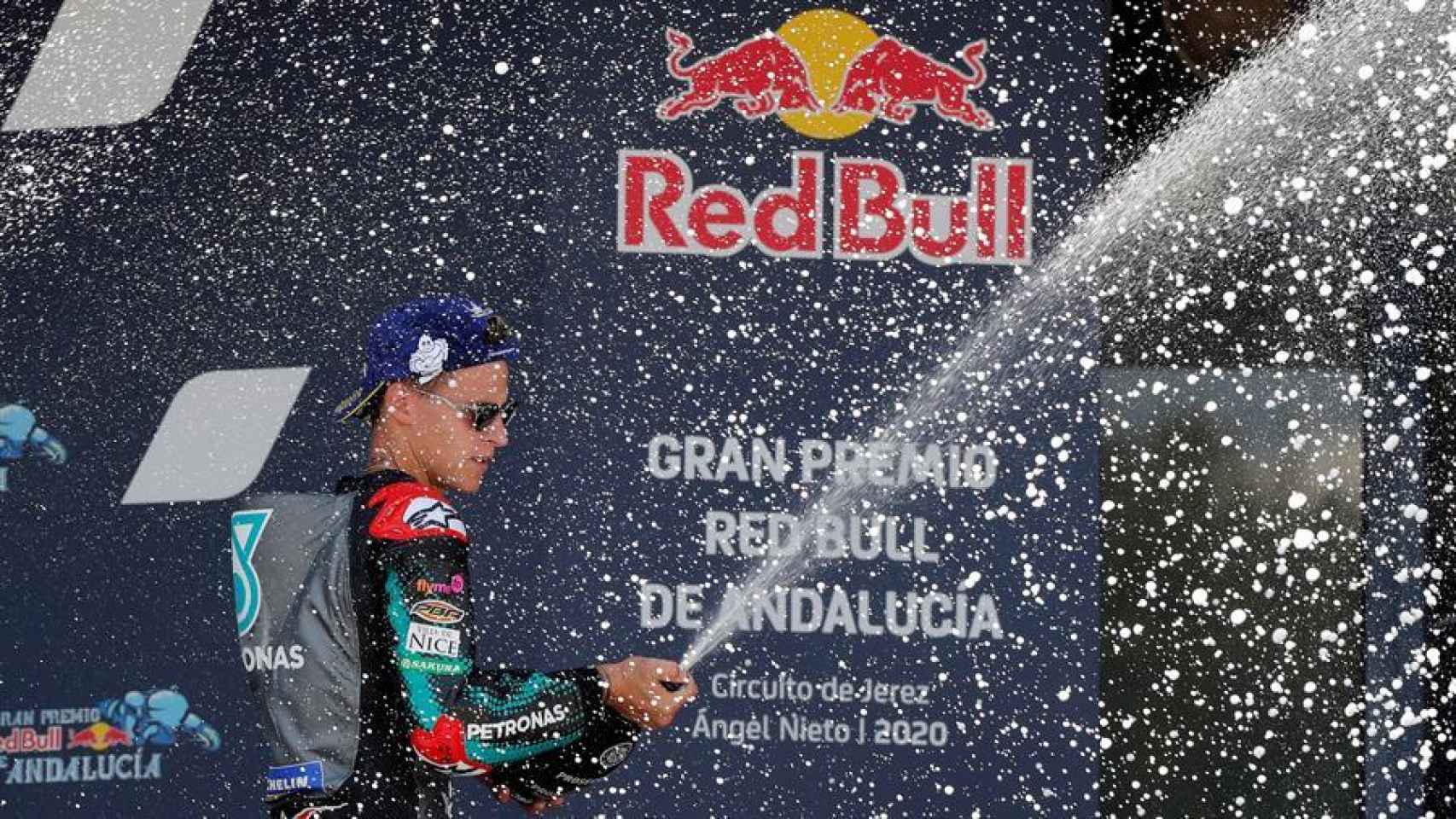 Fabio Quartararo celebra su victoria en lo más alto del podio de Jerez, en el GP de Andalucía.