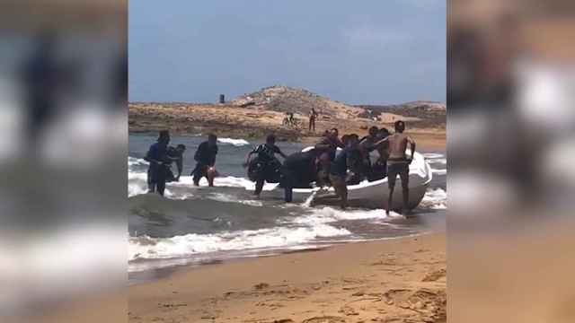 El desembarco de 400 inmigrantes en una playa de Murcia.