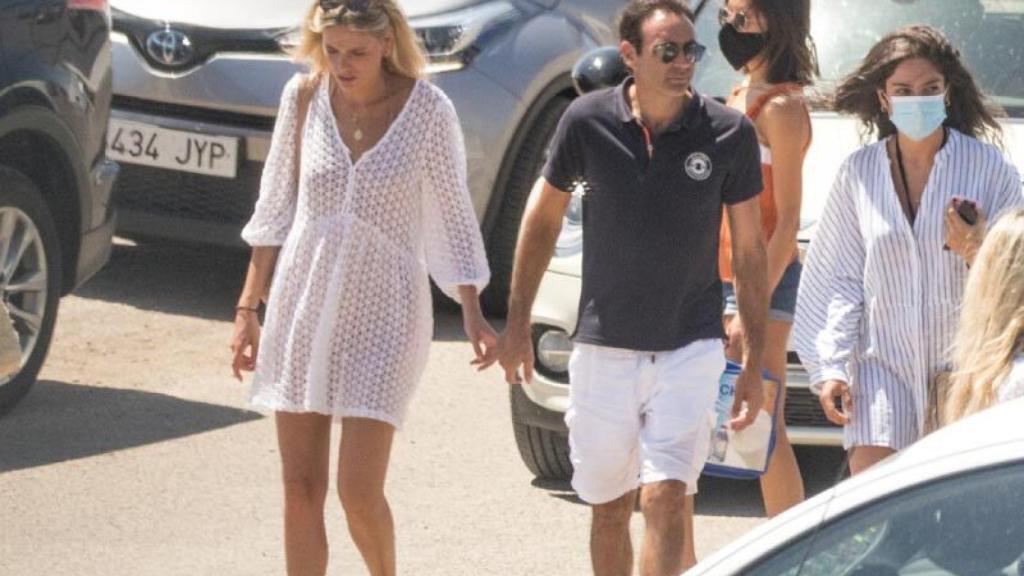 Enrique Ponce y Ana Soria pasean su amor por Almería.