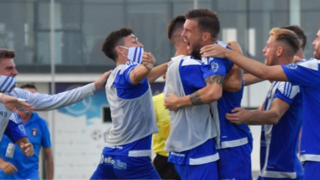 Los jugadores del Lorca celebrando el ascenso