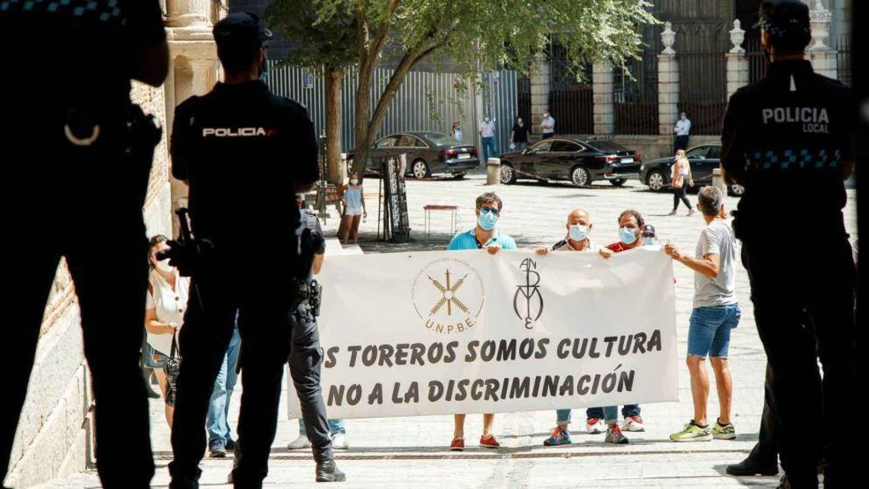 Manifestación de taurinos a las puertas del ayuntamiento de Toledo contra la ministra Yolanda Díaz