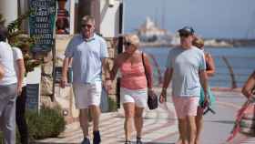 Turistas británicos pasean en la Costa del Sol.