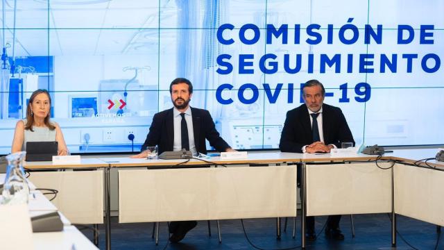 Pablo Casado junto con la exministra de Sanidad, Ana Pastor, y el consejero de Justicia de Madrid, Enrique López.