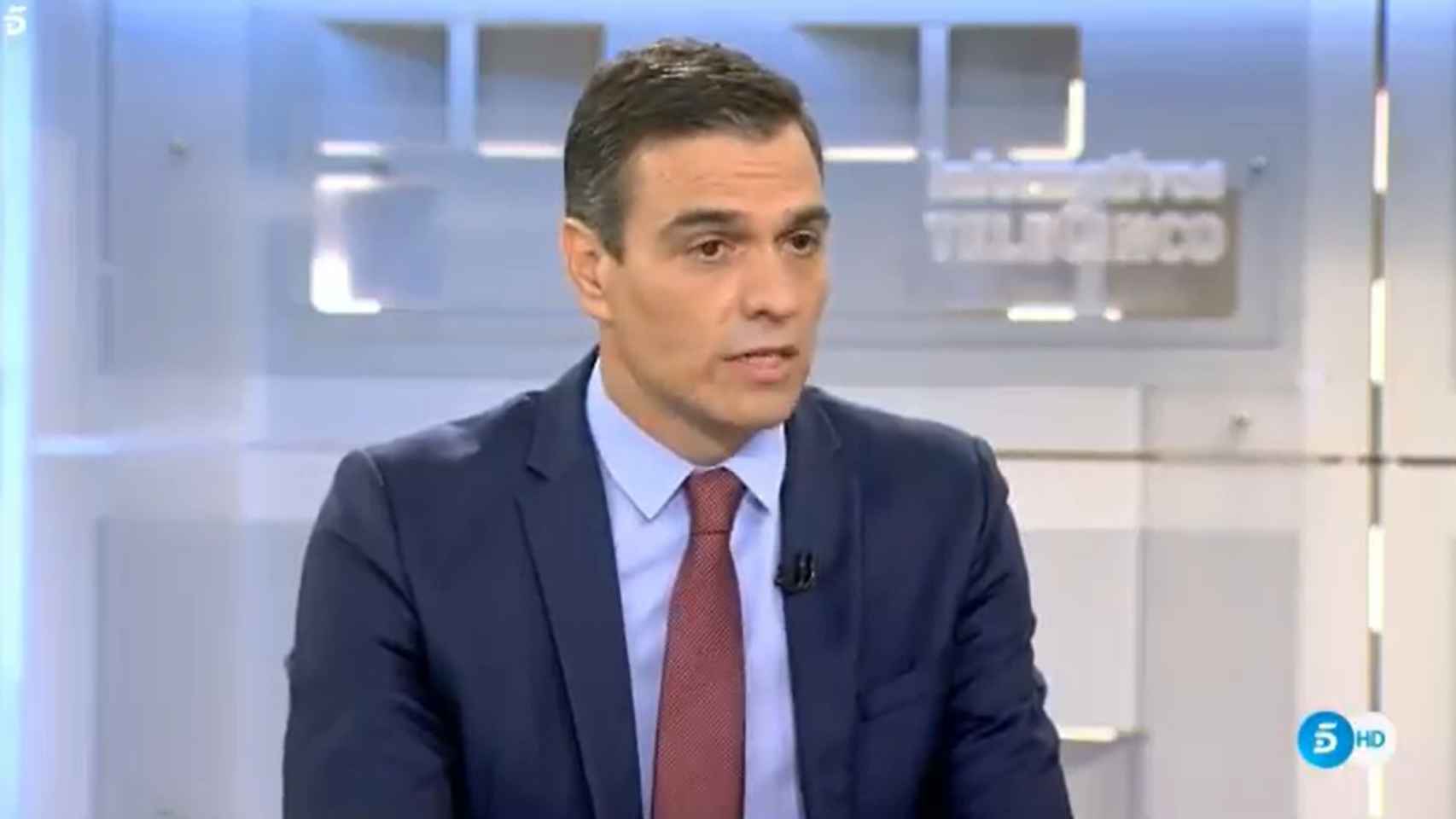 Pedro Sánchez, durante la entrevista en los informativos de Tele 5.