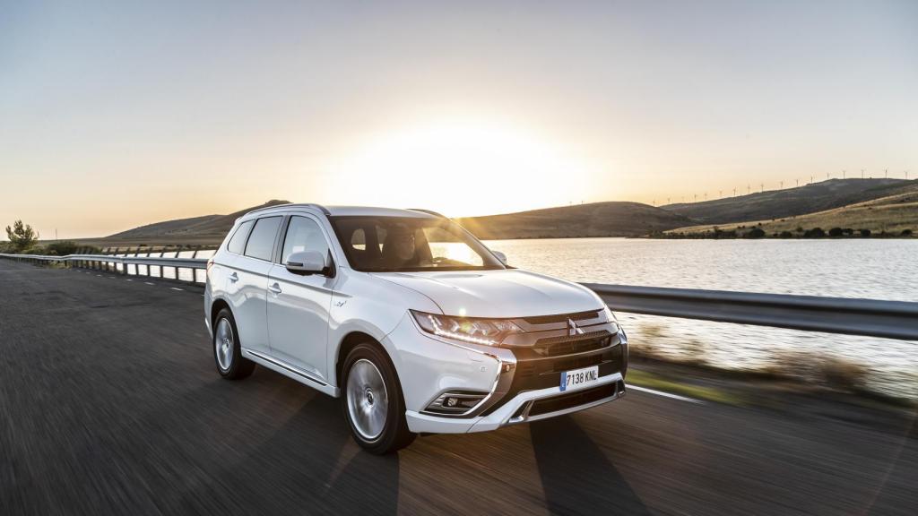 Imagen de la versión híbrida enchufable del Mitsubishi Outlander.