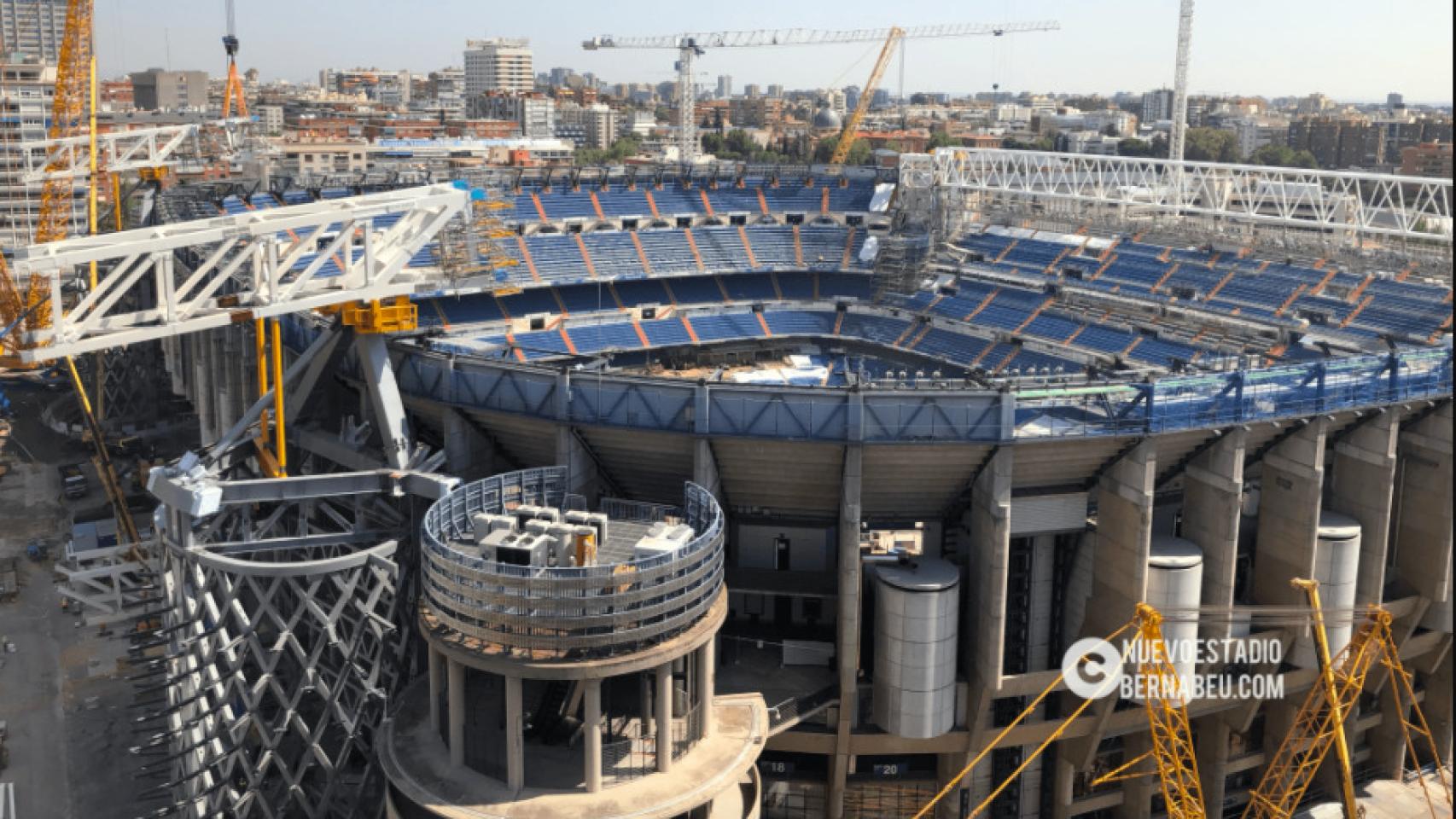 El Santiago Bernabéu desprovisto de su histórica cubierta
