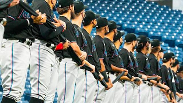 Los jugadores de Miami Marlins antes de un partido