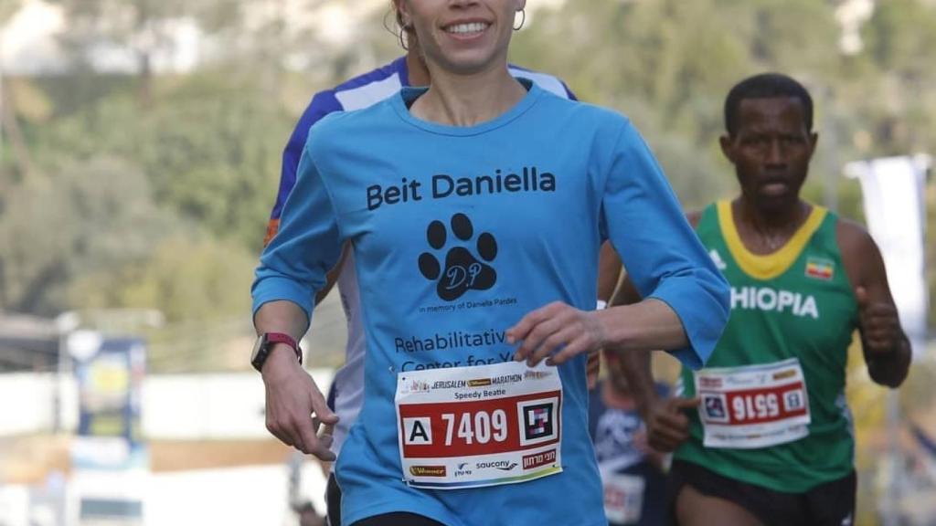 Bracha 'Beatie' Deutsch, atleta de maratón de religión ortodoxa. Foto: Instagram (@marathonmother)