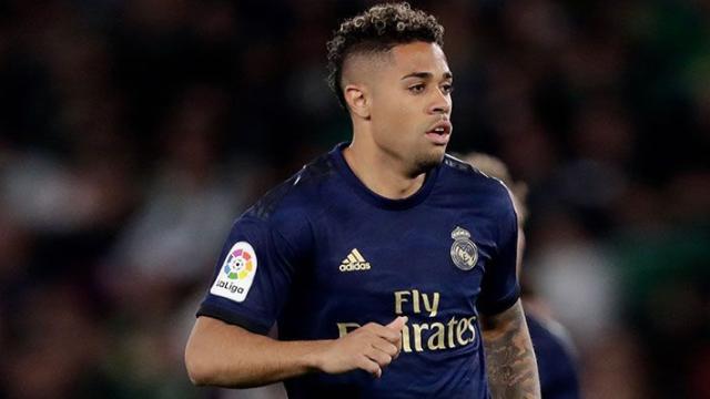 Mariano Díaz en un partido con el Real Madrid