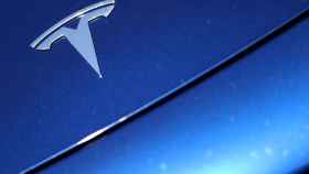Emblema de Tesla en uno de sus vehículos.