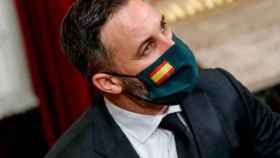 Santiago Abascal, con la mascarilla con la bandera de España