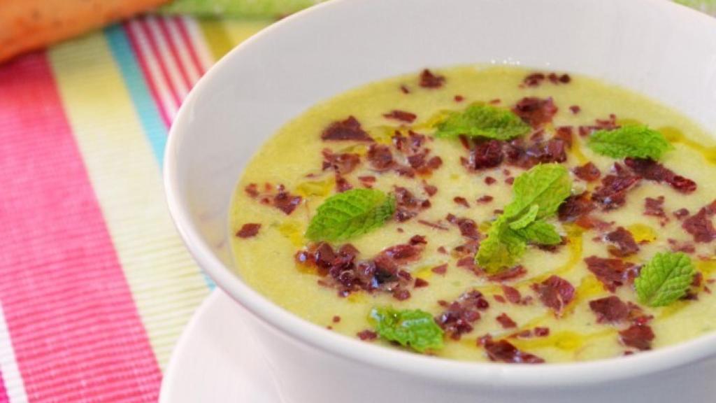 Gazpacho de melón con crujiente de cecina