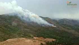 Incendio en Ferez este jueves (Foto: Infocam)