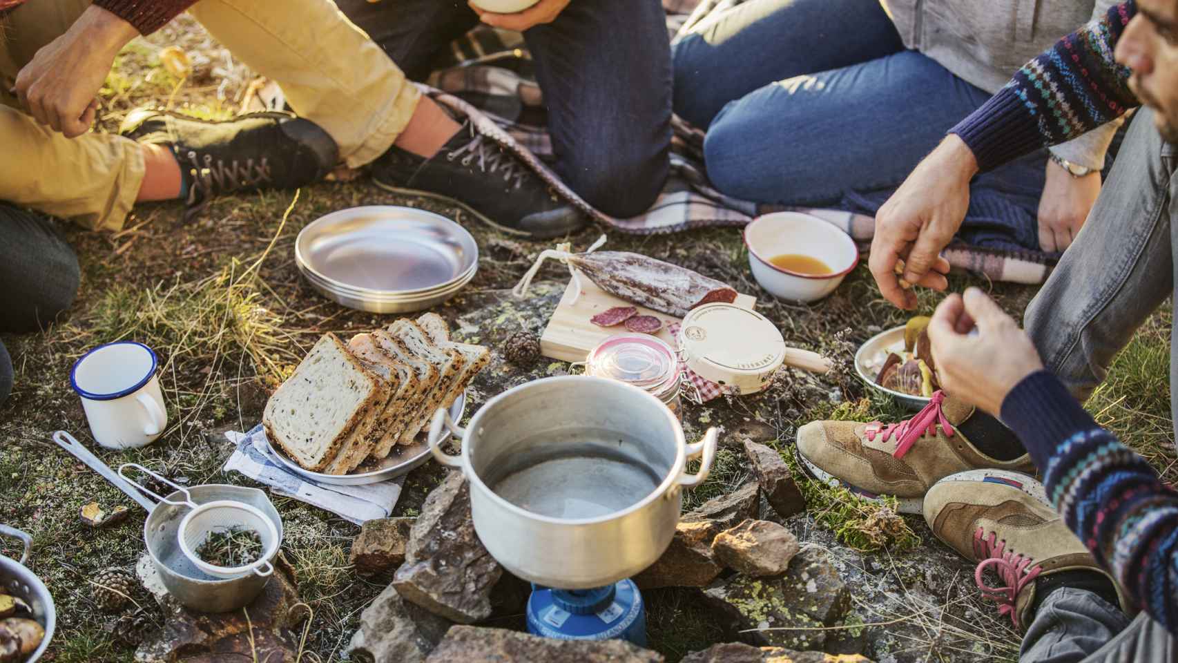 SKYXIU Kit de utensilios de cocina para camping, juego de ollas ligeras  antiadherentes, equipo de accesorios de camping, equipo de supervivencia,  kit