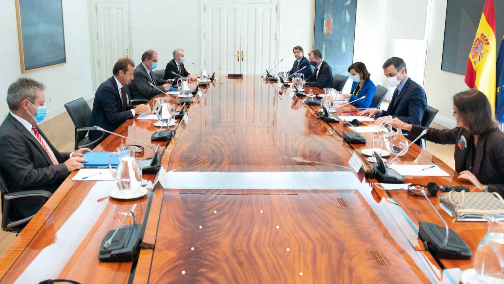 Reunión de trabajo entre el presidente del Gobierno, Pedro Sánchez, y el CEO de Airbus, Guillaume Faury.