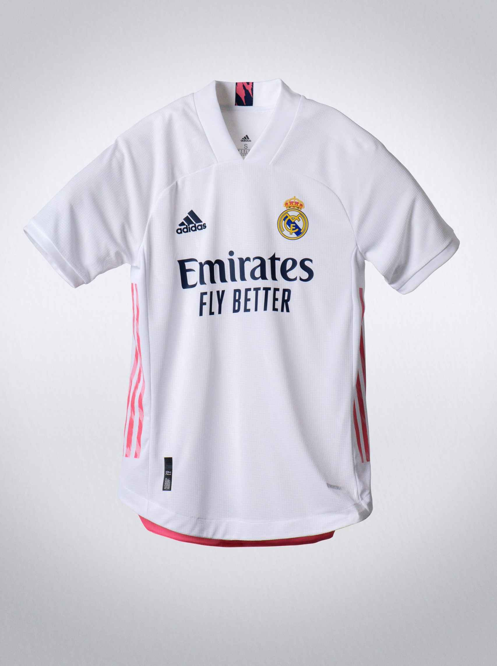 El Real Madrid presenta su nueva equipación para la ...
