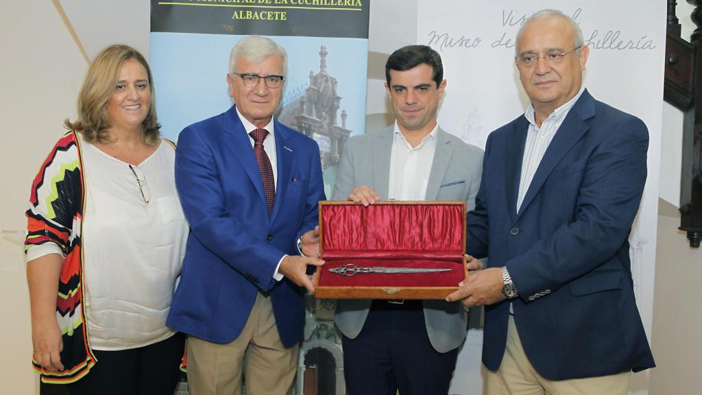 Donación de la familia Arcos al museo de cuchillería