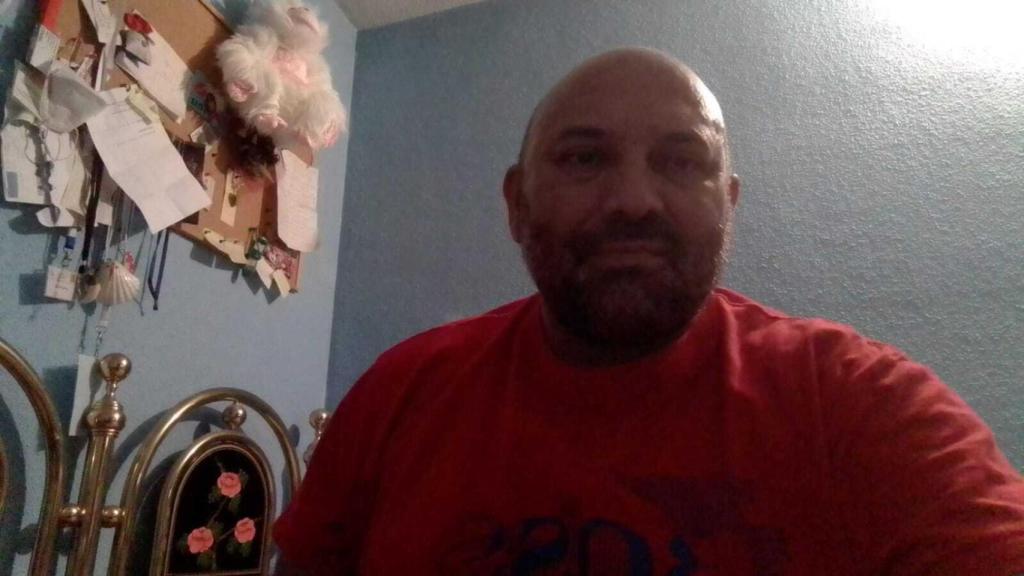 Carlos Muñoz, un hombre de etnia gitana colaborador de la Asociación Nacional Presencia Gitana.