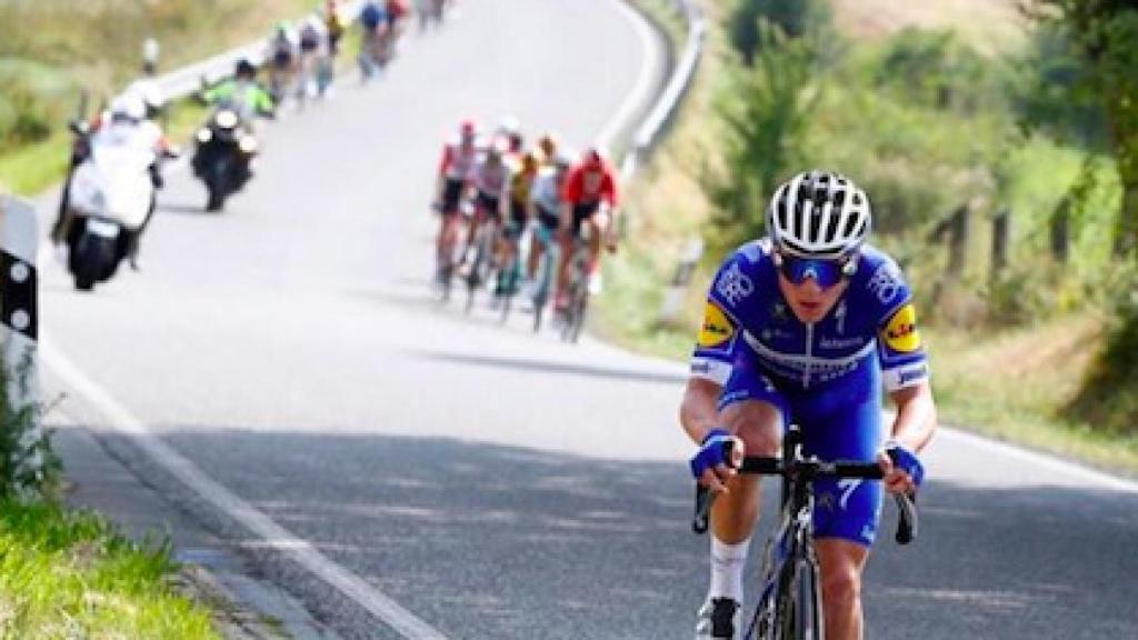 Evenepoel haciendo un ataque lejano