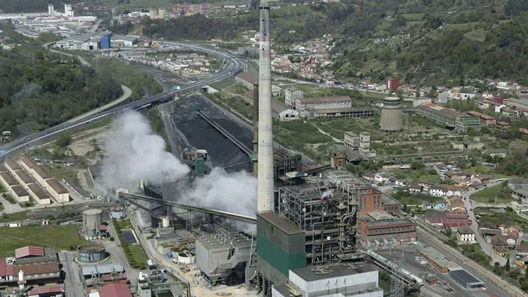Iberdrola pone fin al carbón cerrando su térmica de Lada e invierte en renovables en Asturias