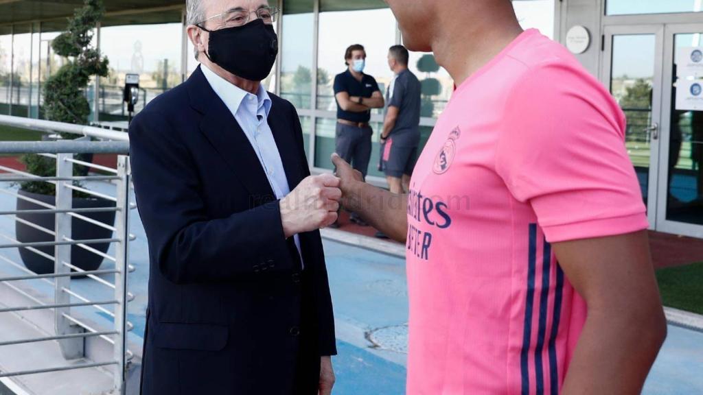 El saludo entre Florentino Pérez y Casemiro