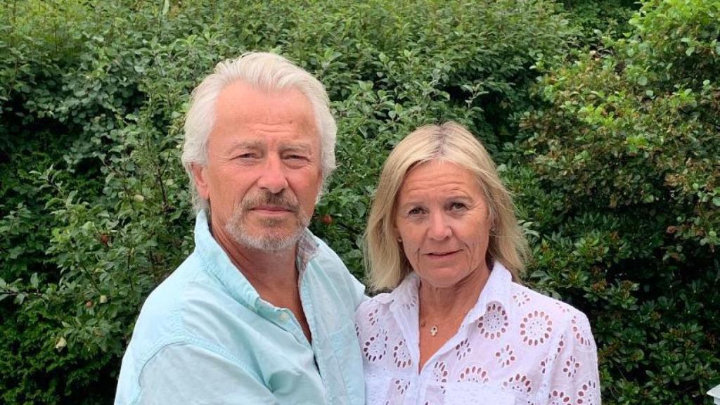 La familia Hokholt, noruegos que adquirieron una segunda residencia en España y fue okupada.