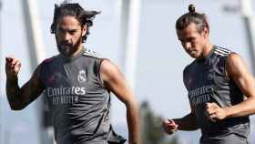 Isco Alarcón y Gareth Bale durante el entrenamiento de este martes