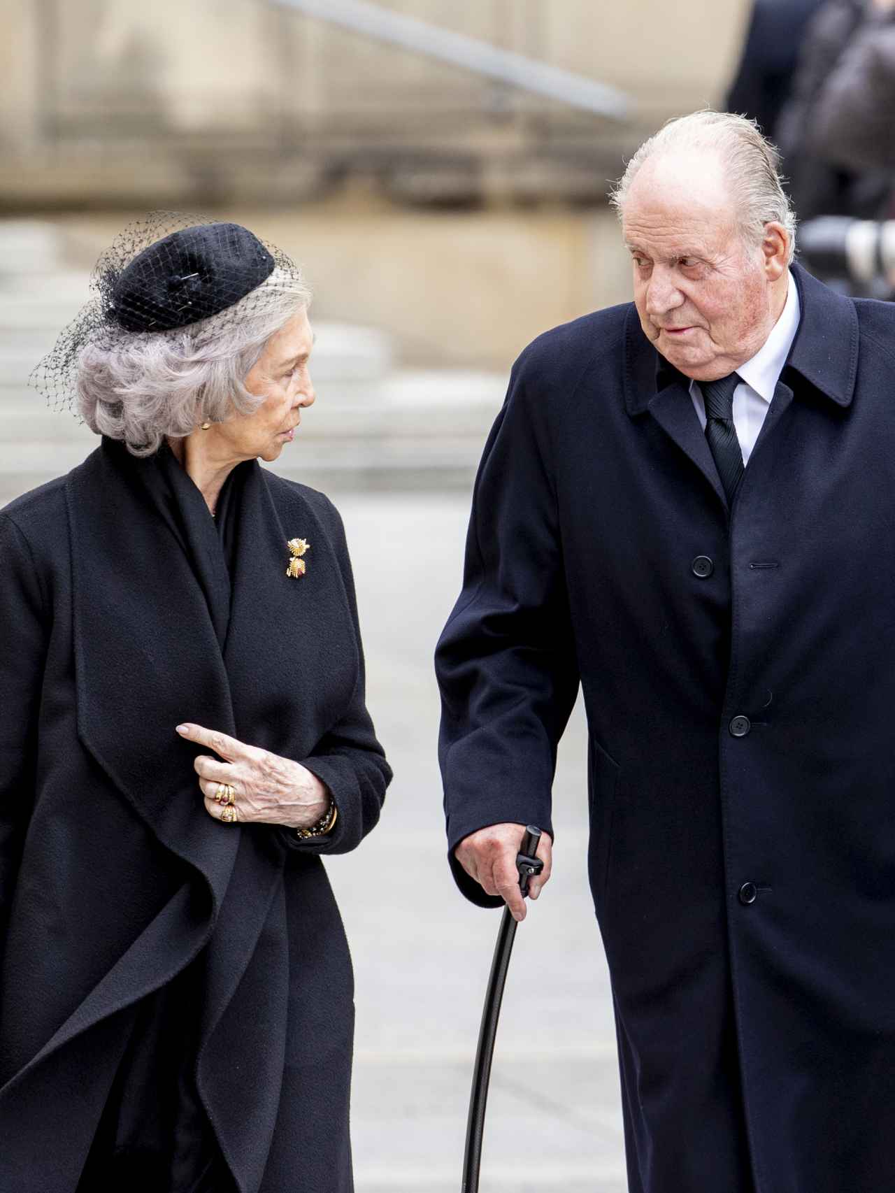 Juan Carlos y Sofía durante el funeral del Gran Duque Juan de Luxemburgo.