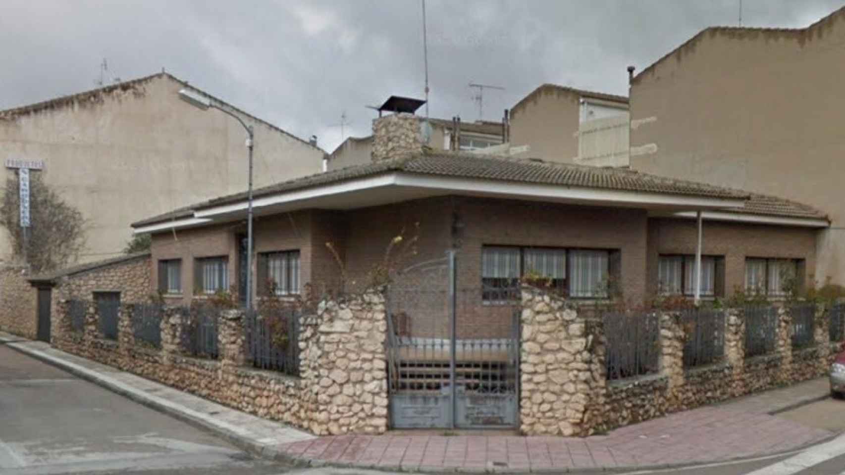 La fachada de la casa donde vivieron los abuelos paternos de Sara Carbonero en Corral de Almaguer.