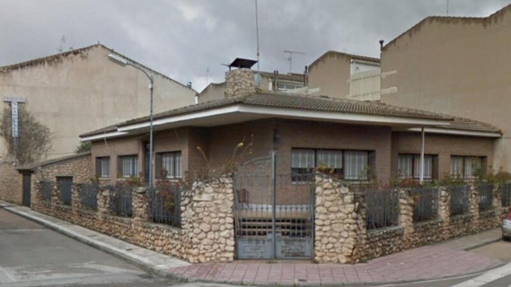 La fachada de la casa donde vivieron los abuelos paternos de Sara Carbonero en Corral de Almaguer.