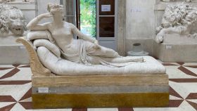 La escultura de Paulina Bonaparte con los dedos del pie rotos.