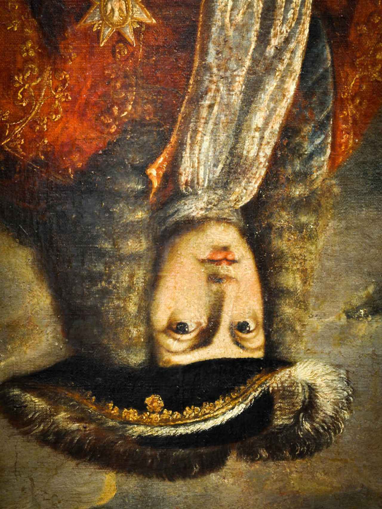 El icónico retrato de Felipe V, boca abajo.