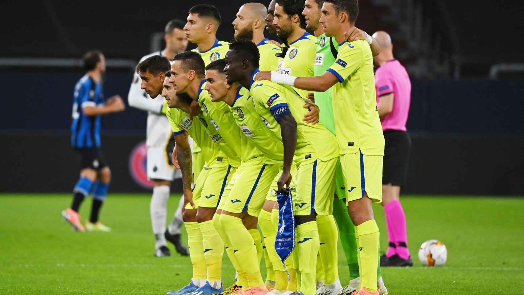 Los jugadores del Getafe titulares ante el Inter de Milán posan antes del partido