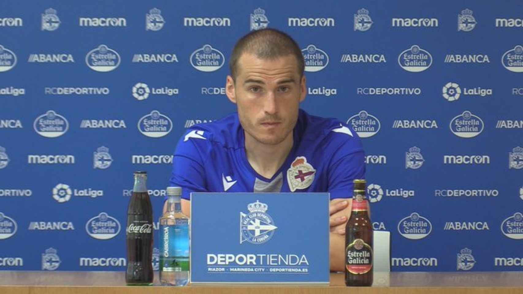 Álex Bergantiños durante una rueda de prensa del Deportivo de La Coruña