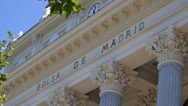Detalle de la fachada de la Bolsa de Madrid.
