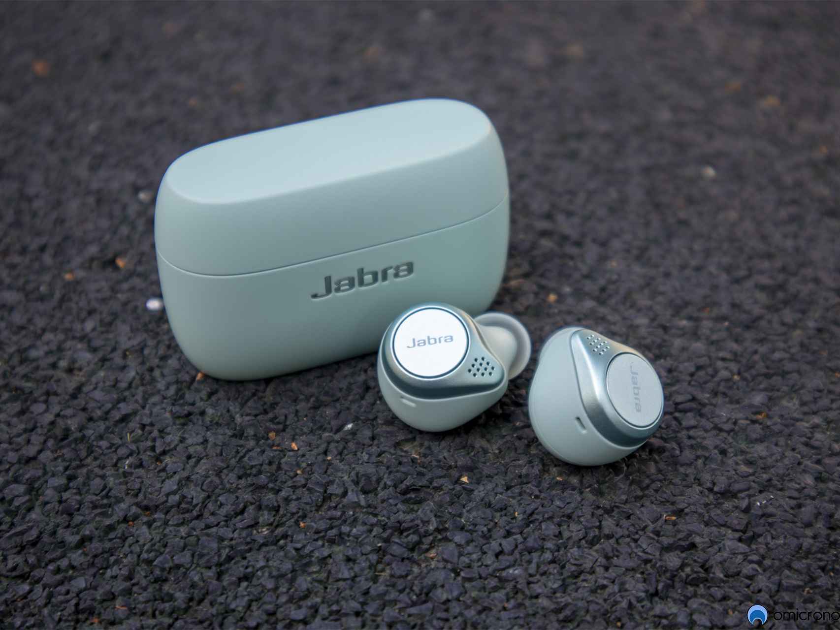 Probamos los Jabra Elite 4: unos buenos auriculares baratos para