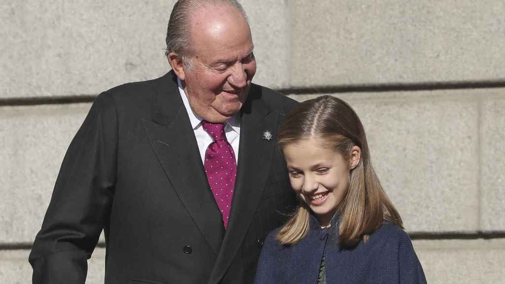 Leonor de Borbón junto a su abuelo, Juan Carlos I.
