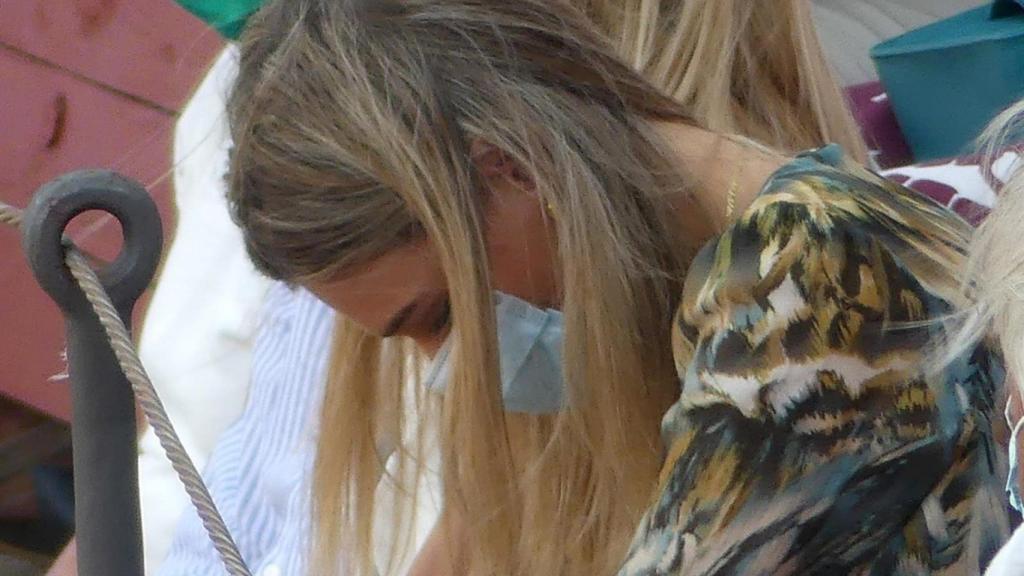 Ana Soria, angustiada ante la cogida de Enrique Ponce.